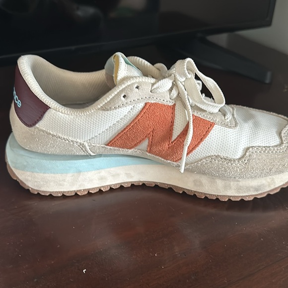 New Balance 237 size 7.5 - Picture 6 of 15